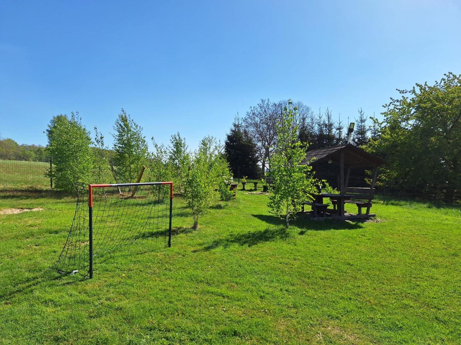 Camping, Zabierz Wlasny Namiot Kameralne Pole Namiotowe Z Basenem Kinem Plenerowym Miejscem Na Ognisko I Placem Zabaw Zywe Zwierzeta Agroturystyka Ґебултув Екстер'єр фото