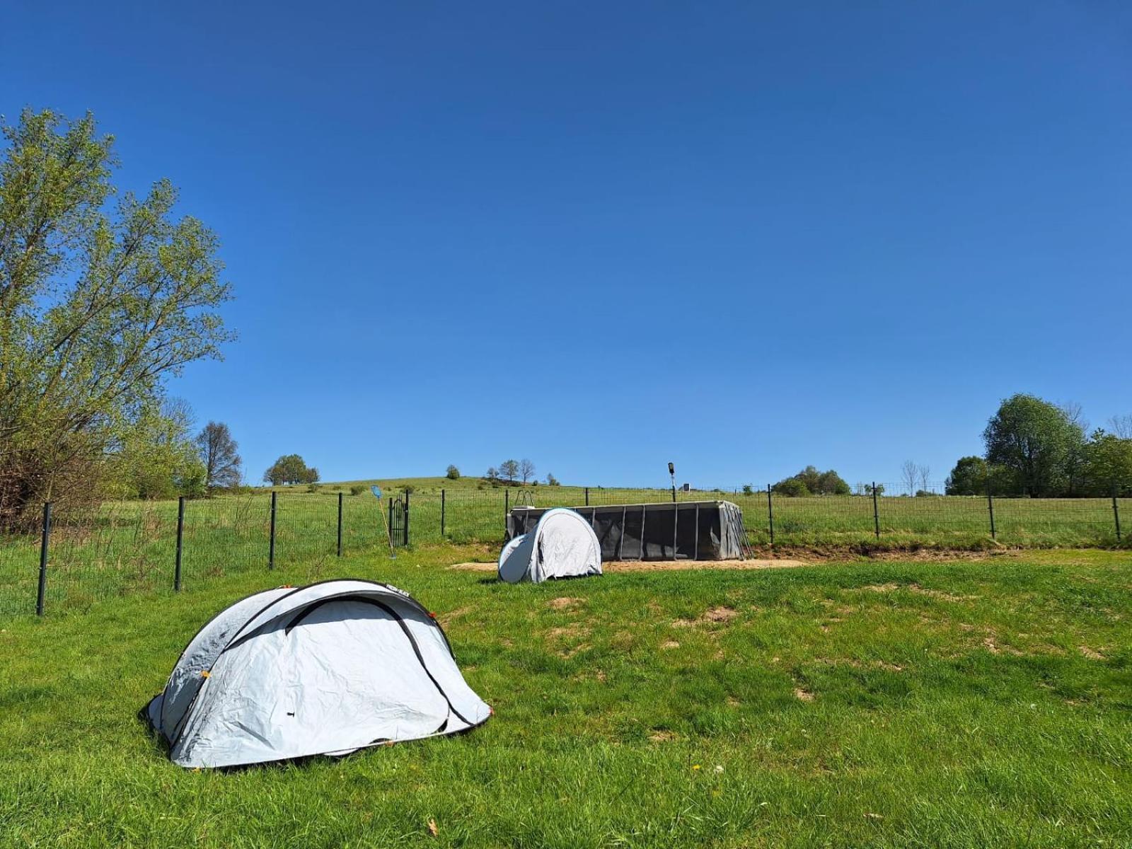 Camping, Zabierz Wlasny Namiot Kameralne Pole Namiotowe Z Basenem Kinem Plenerowym Miejscem Na Ognisko I Placem Zabaw Zywe Zwierzeta Agroturystyka Ґебултув Екстер'єр фото